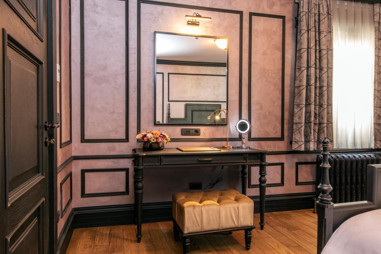 AJWA Sultanahmet Hotel Istanbul Bagian luar foto A dressing table