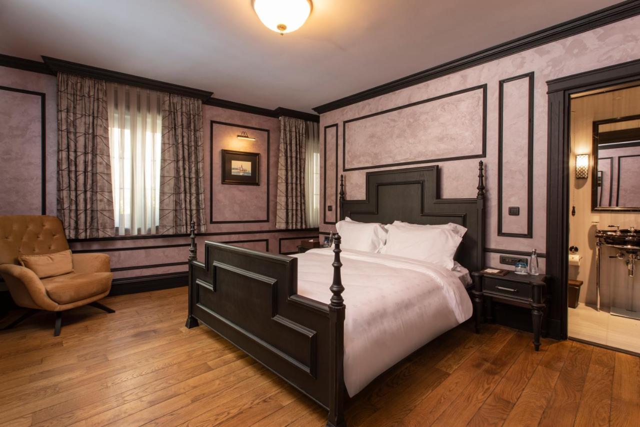 AJWA Sultanahmet Hotel Istanbul Bagian luar foto A bedroom at the hotel