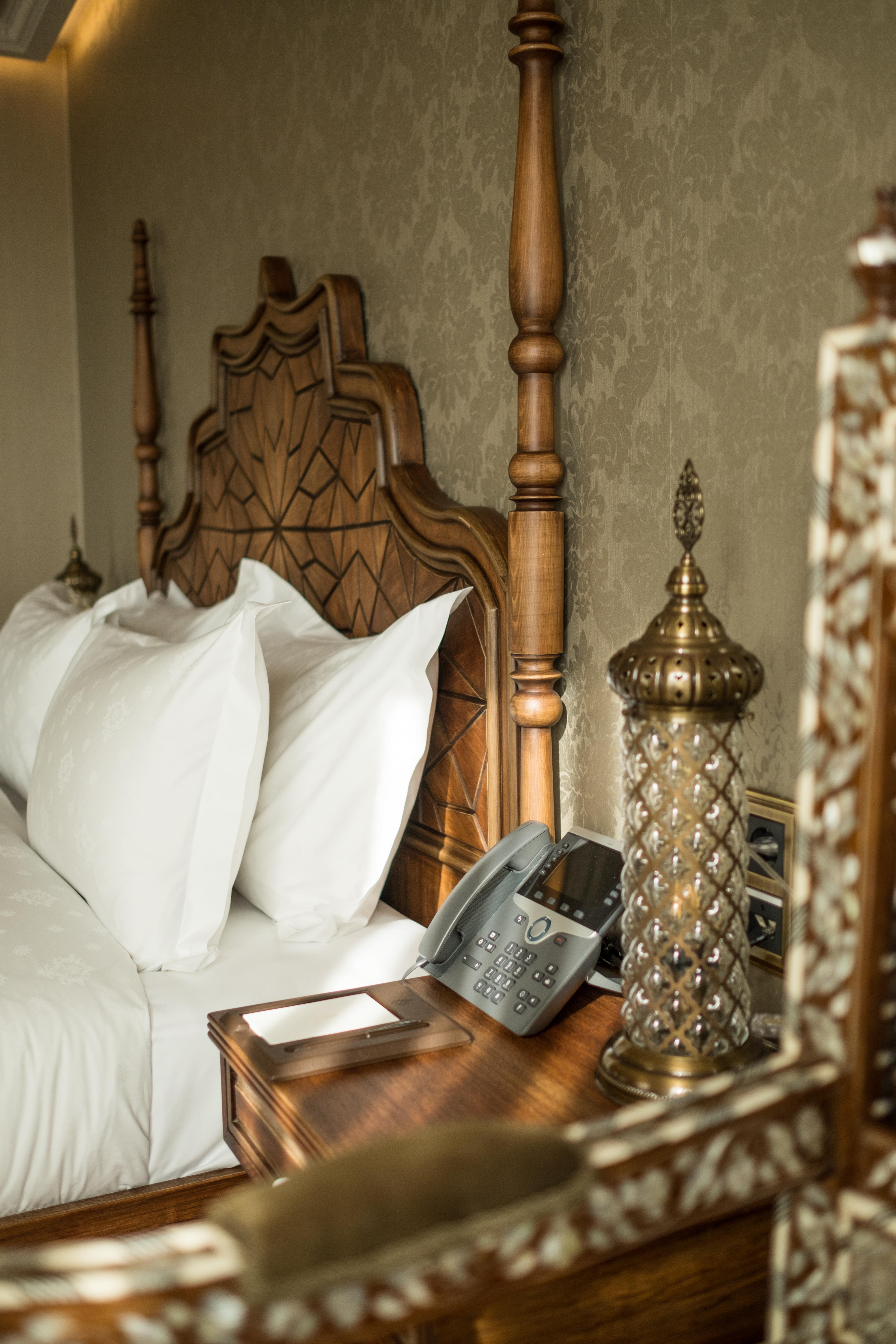 AJWA Sultanahmet Hotel Istanbul Bagian luar foto A telephone in a hotel room