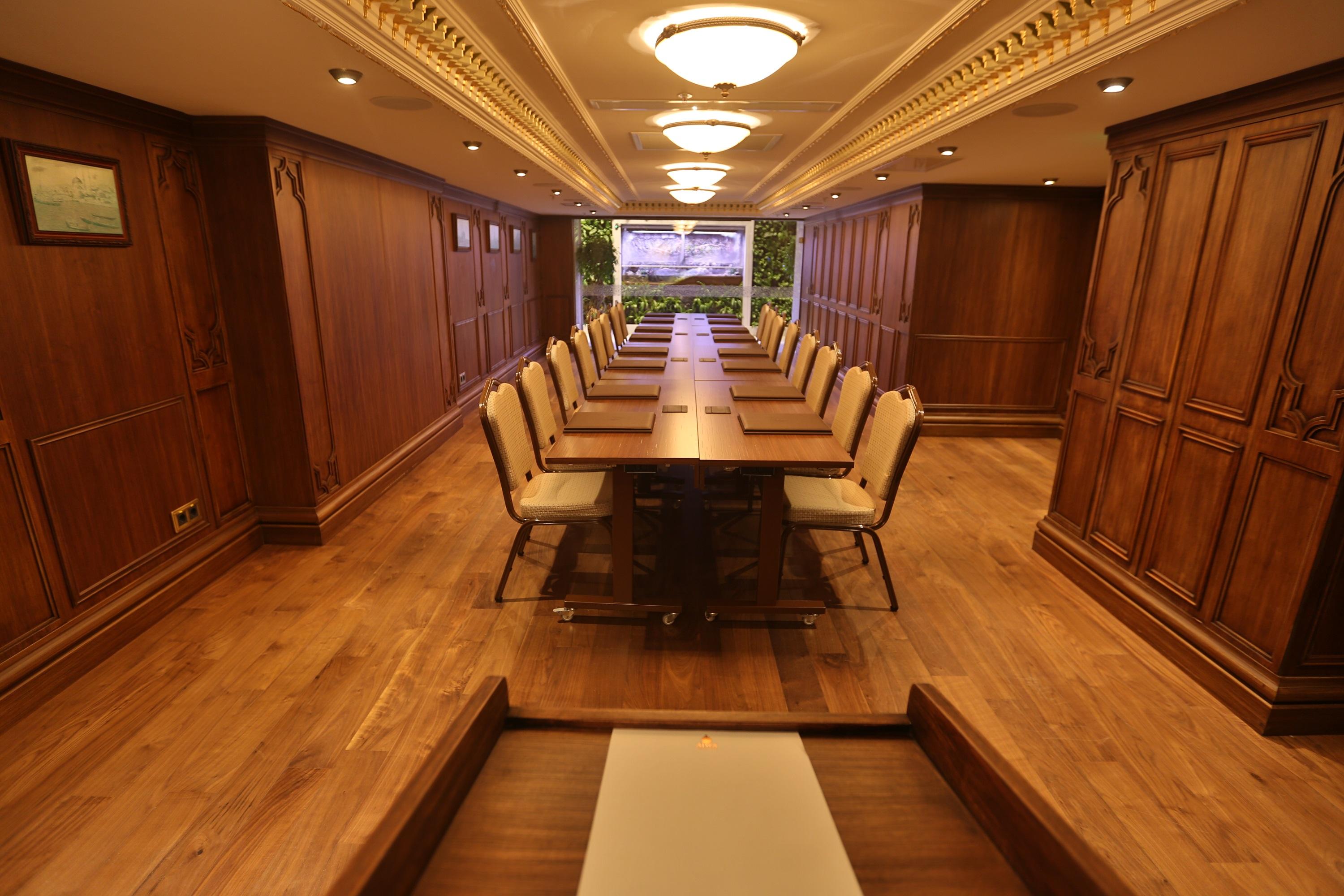 AJWA Sultanahmet Hotel Istanbul Bagian luar foto The boardroom of the Royal Society