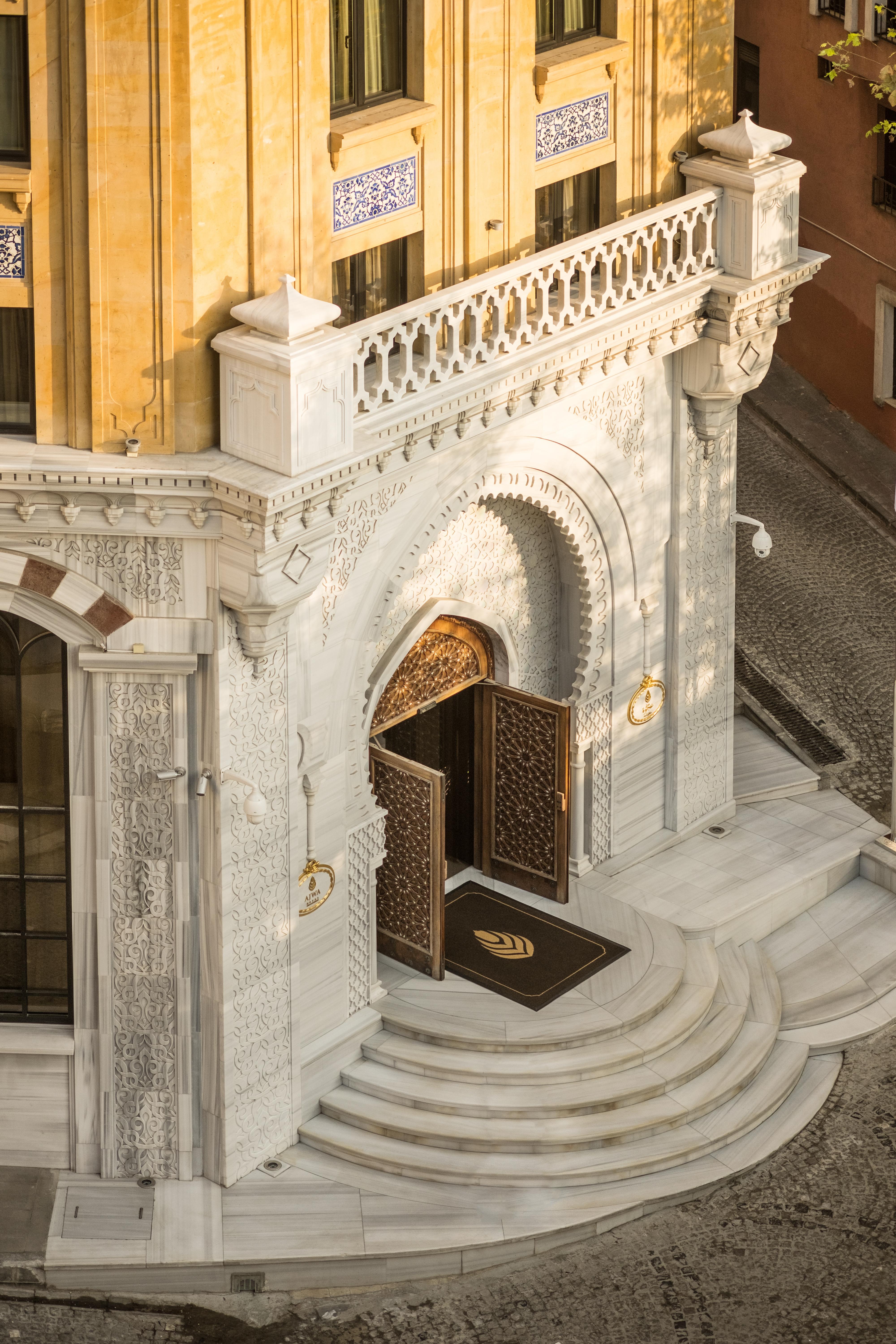 AJWA Sultanahmet Hotel Istanbul Bagian luar foto Entrance to the tomb
