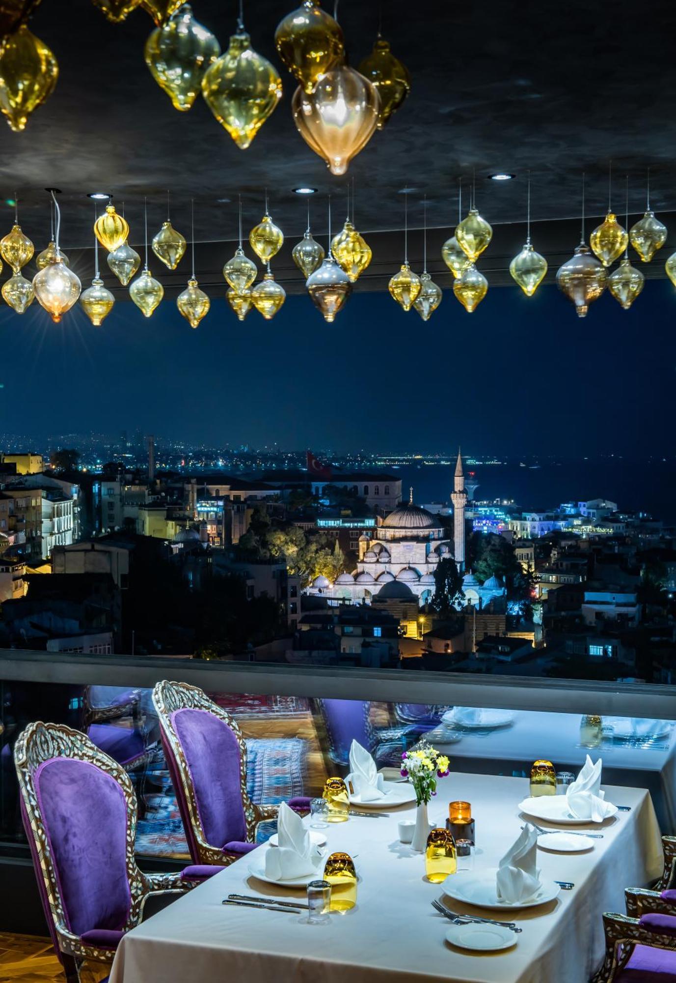 AJWA Sultanahmet Hotel Istanbul Bagian luar foto View of the city from the hotel